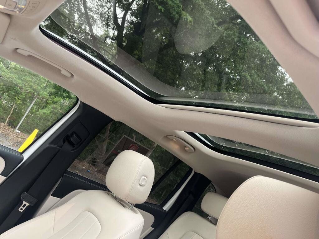 Certified 2023 Mercedes-Benz GLB 250 4MATIC w/ Premium Package image 6