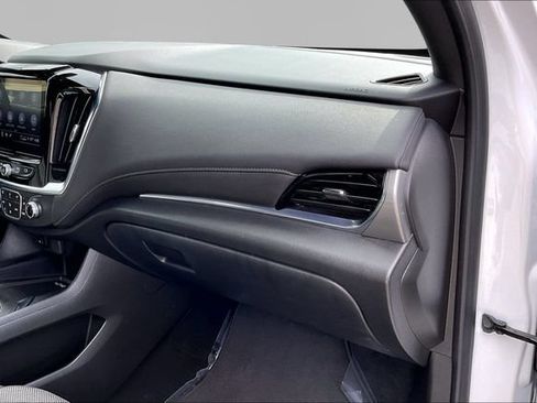 Used 2023 Chevrolet Traverse LT FWD image 19
