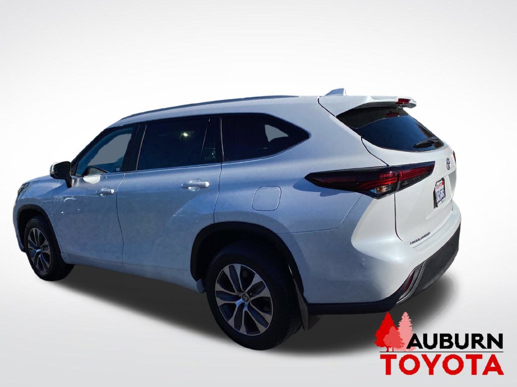 Used 2024 Toyota Highlander XLE AWD/4WD image 7