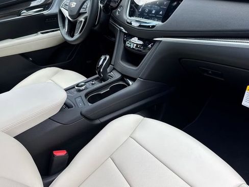 New 2026 Cadillac XT5 Sportv w/ LPO, Floor Liner Package image 16