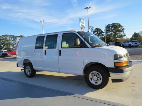 New 2026 Chevrolet Express 2500 w/ Driver Convenience Package image 6