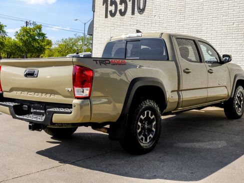 Used 2017 Toyota Tacoma TRD Off-Road AWD/4WD image 8