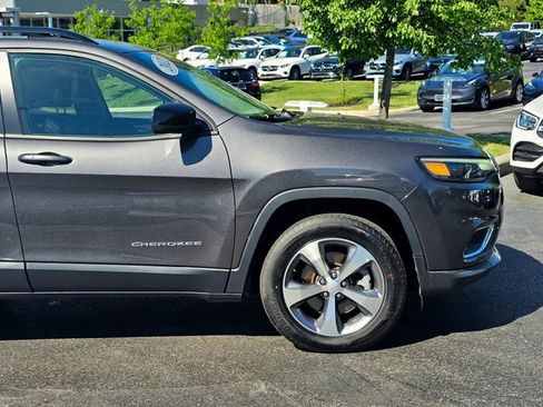 Used 2022 Jeep Cherokee Limited AWD/4WD image 5