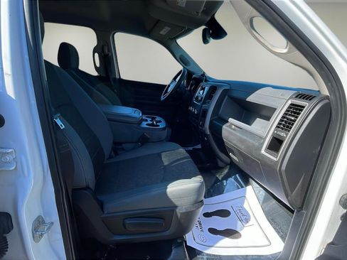 Used 2014 RAM 1500 4x4 Crew Cab w/ Exterior Appearance Group image 9
