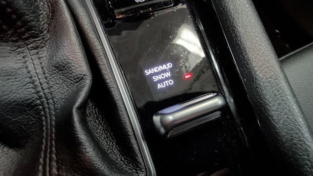 Used 2025 Jeep Compass Limited AWD/4WD image 24