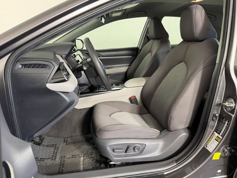 Used 2019 Toyota Camry LE FWD image 29