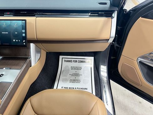 Used 2025 Land Rover Range Rover SE image 17