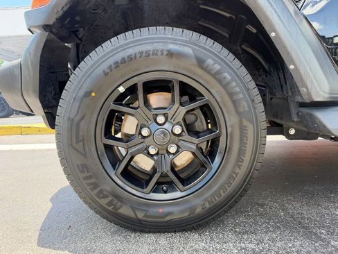 Used 2022 Jeep Wrangler Unlimited Sport w/ Sun And Sound Package AWD/4WD image 7