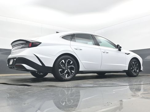 Used 2025 Hyundai Sonata SEL FWD image 30