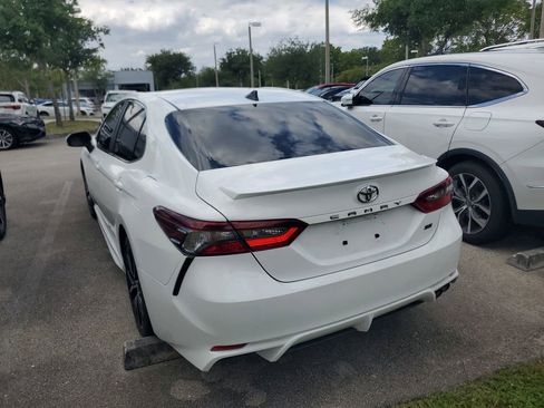 Used 2021 Toyota Camry SE w/ Convenience Package FWD image 7