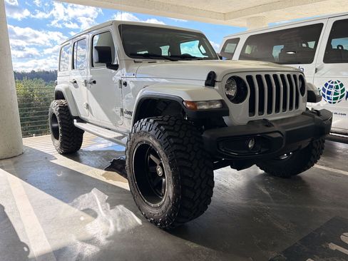 Used 2020 Jeep Wrangler Unlimited Sahara image 5