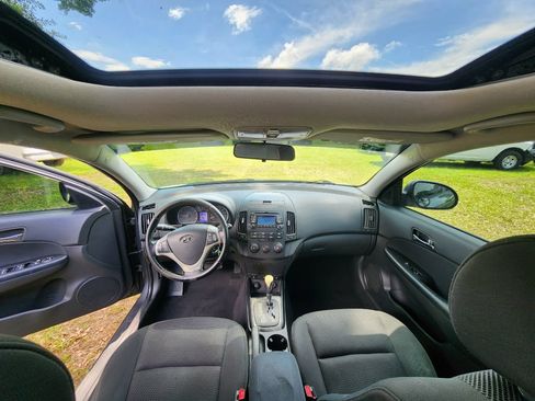 Used 2009 Hyundai Elantra w/ Premium-Sport Pkg 2 FWD image 11