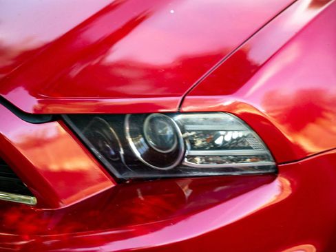 Used 2013 Ford Mustang Coupe image 9