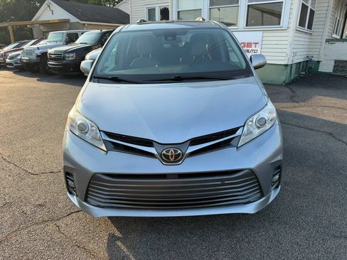 Used 2018 Toyota Sienna XLE FWD image 4
