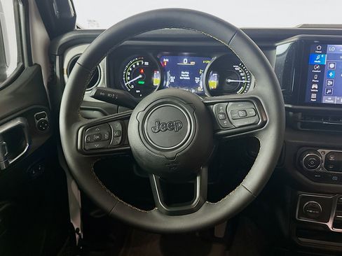 Used 2024 Jeep Wrangler Unlimited w/ Convenience Group AWD/4WD image 17