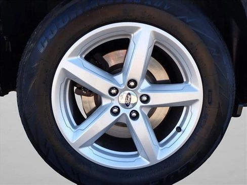 Used 2017 Ford Explorer XLT w/ Equipment Group 202A image 7