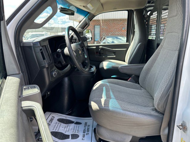 Used 2017 Chevrolet Express 2500 RWD image 18