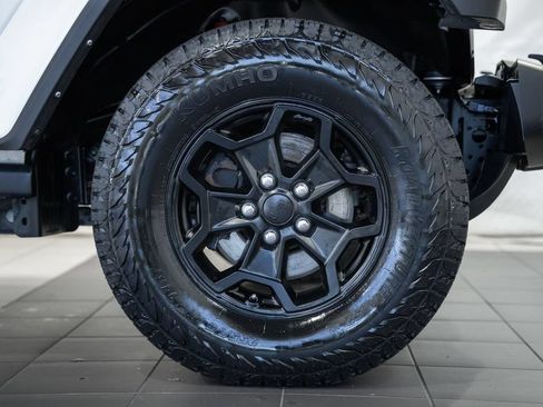 Certified 2022 Jeep Gladiator Mojave AWD/4WD image 17