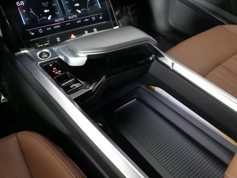 Used 2024 Audi Q8 e-tron Premium Plus w/ Premium Plus Package image 67