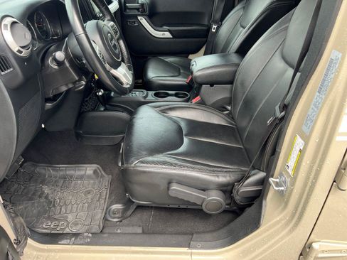 Used 2017 Jeep Wrangler Unlimited Sahara w/ Quick Order Package 24E Chief AWD/4WD image 10