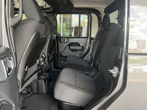 New 2025 Jeep Gladiator Mojave w/ Convenience Group image 25