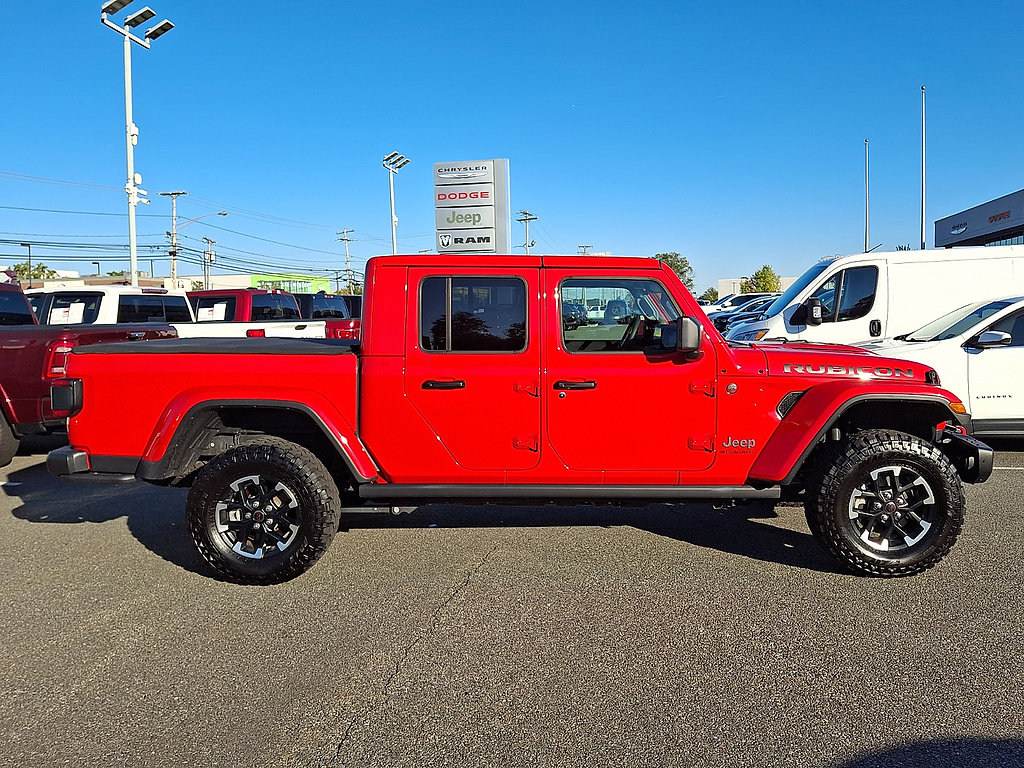 Used 2025 Jeep Gladiator Rubicon AWD/4WD image 8