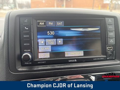 Used 2016 Chrysler Town & Country Touring image 21