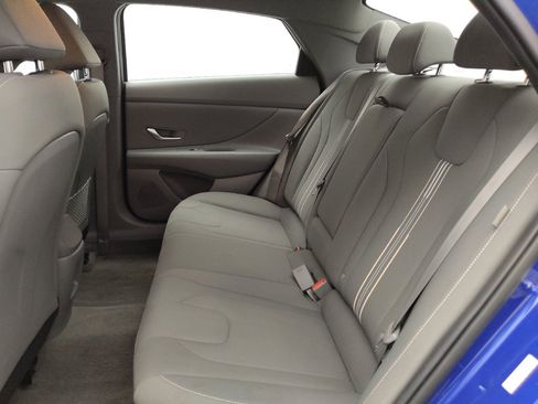 Used 2025 Hyundai Elantra SEL FWD image 18