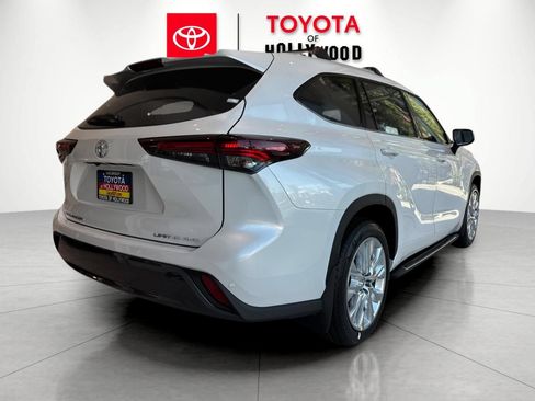 New 2026 Toyota Highlander Limited AWD/4WD image 3