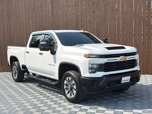 Used 2024 Chevrolet Silverado 2500 Custom w/ Custom Value Package AWD/4WD image 10