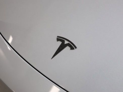 Used 2022 Tesla Model Y Long Range image 10