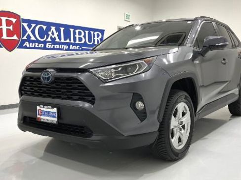 Used 2020 Toyota RAV4 XLE w/ XLE Grade Weather Package AWD/4WD image 9