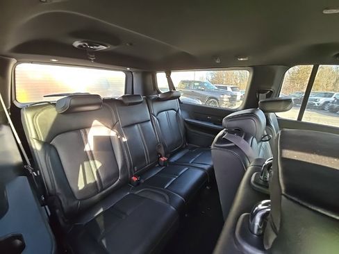 Used 2023 Jeep Wagoneer L Series II image 18