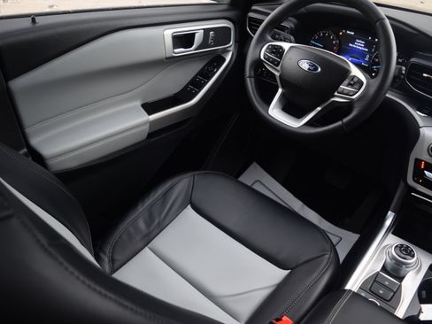 Used 2023 Ford Explorer XLT w/ Equipment Group 202A image 2