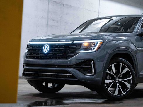 New 2026 Volkswagen Atlas Cross Sport SEL Premium R-Line AWD/4WD image 2