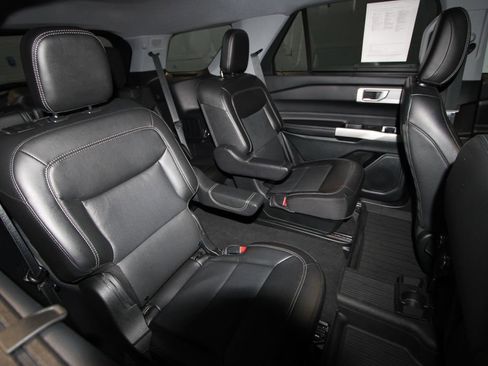 Used 2022 Ford Explorer Limited w/ Equipment Group 301A image 26