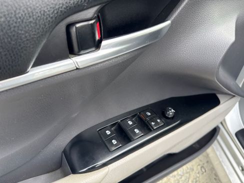 Used 2018 Toyota Camry LE FWD image 16