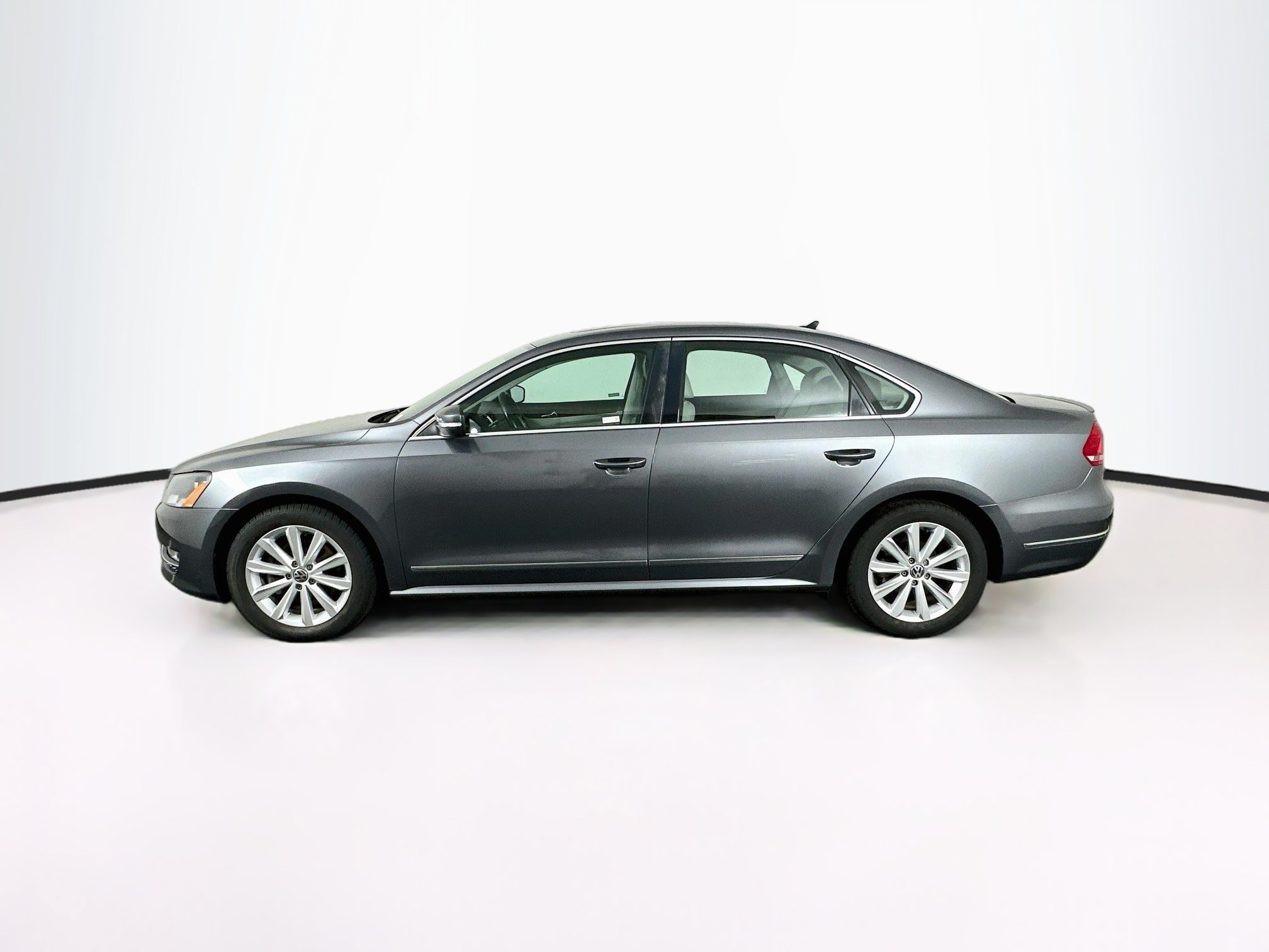 Used 2012 Volkswagen Passat 2.5 SEL Premium FWD image 4