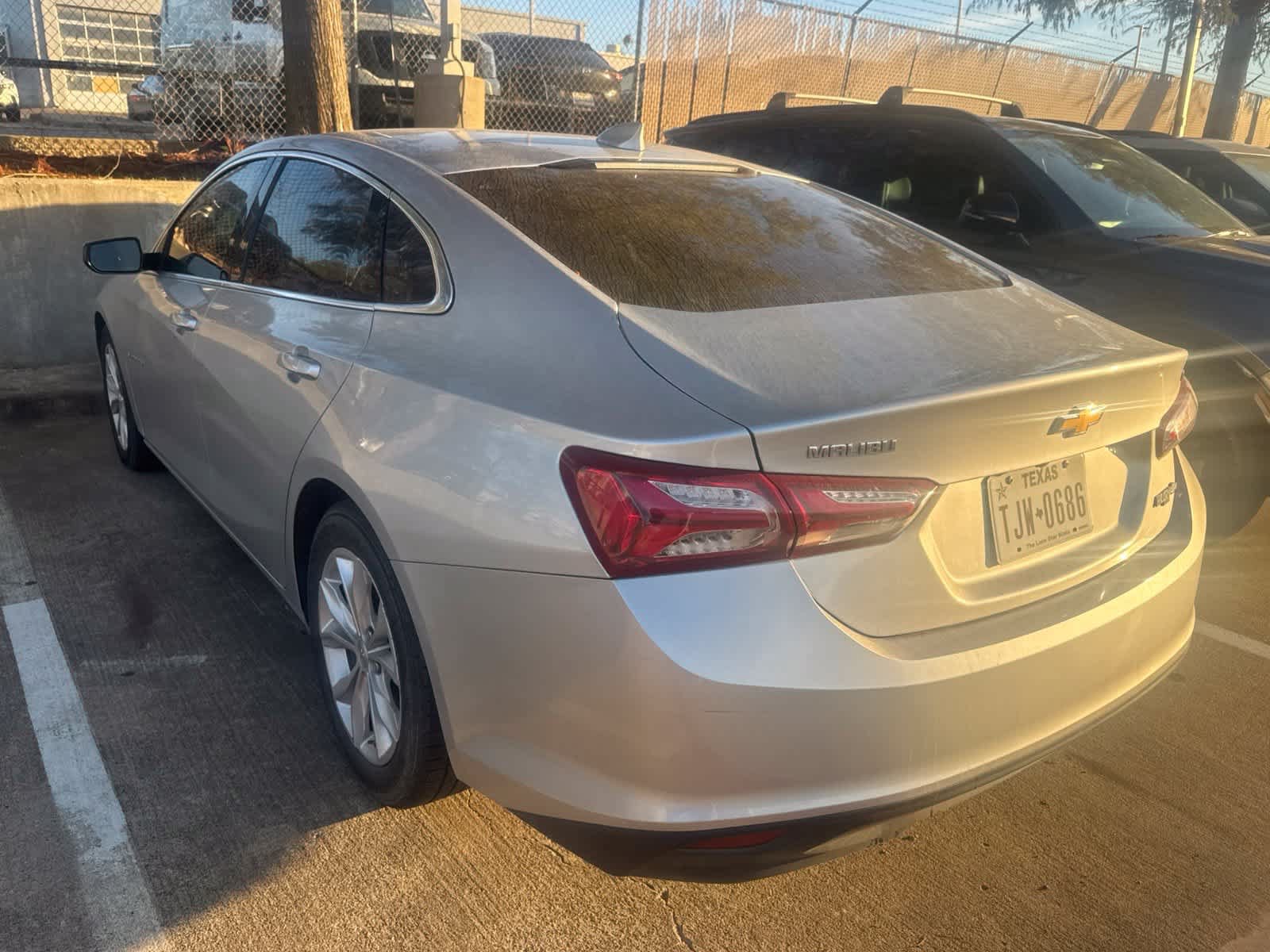 Used 2022 Chevrolet Malibu LT FWD image 4