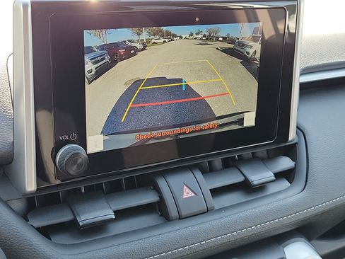 Used 2025 Toyota RAV4 XLE FWD image 29