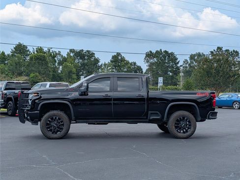 Used 2025 Chevrolet Silverado 2500 ZR2 w/ Technology Package AWD/4WD image 2
