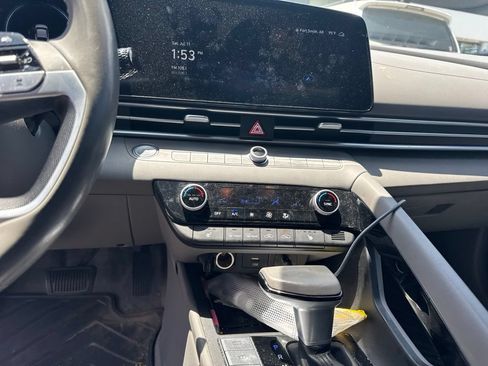 Used 2024 Hyundai Elantra SEL w/ Convenience Package FWD image 11