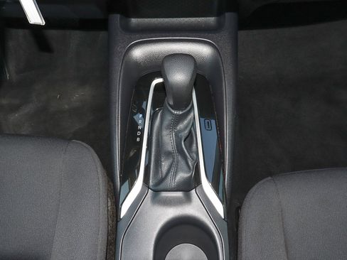 Used 2025 Toyota Corolla LE FWD image 19
