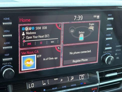 Used 2024 Toyota Sienna XLE w/ XLE Plus Package FWD image 24