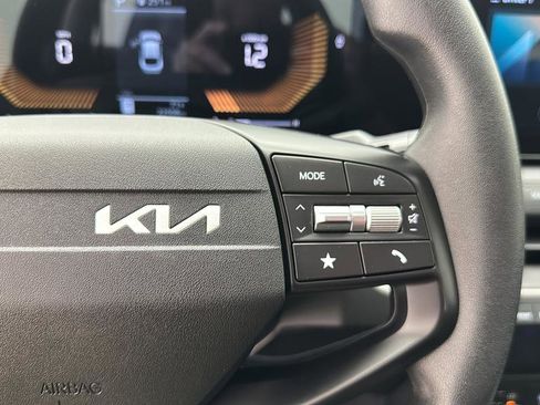 Used 2025 Kia K4 FWD image 19