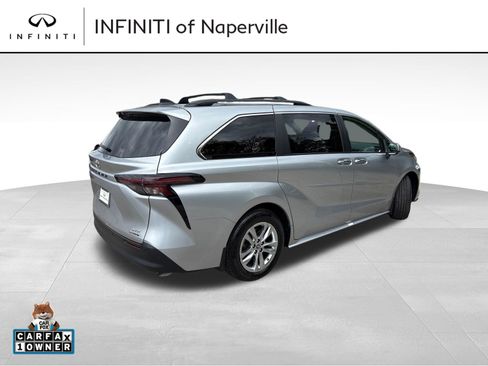 Used 2023 Toyota Sienna XLE w/ XLE Plus Package AWD/4WD image 5
