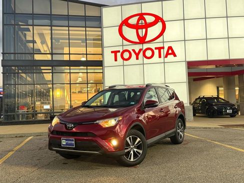 Used 2018 Toyota RAV4 XLE image 1