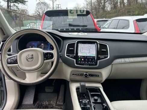 Used 2025 Volvo XC90 T8 Plus w/ Protection Package Premier AWD/4WD image 3