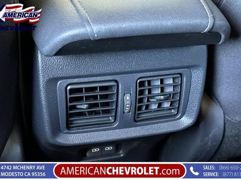 Used 2024 Toyota Venza LE AWD/4WD image 16