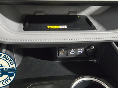 Used 2023 Toyota Highlander XLE AWD/4WD image 17
